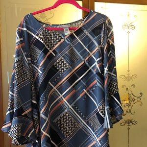 Gorgeous blouse with bell sleeves EUC 22/24